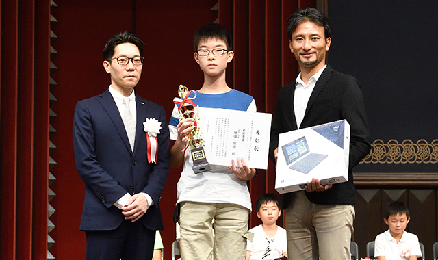 アドバンスコースの部　最優秀賞 東京・高砂教室 竹田 侑平君（中1）作品名「高速回転式ミサンガ製造ロボット」 画像01