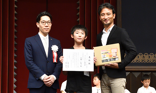 ヴイストン特別賞 愛知・名古屋西下萱津教室 加藤 仁悠君（小6／ミドルコースの部） 「うちわコントロールカー」画像01