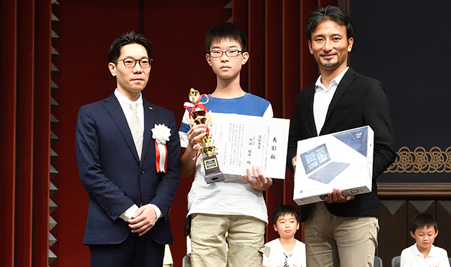 アドバンスコースの部 東京・高砂教室：竹田 侑平君（中1） 作品名「高速回転式ミサンガ製造ロボット」