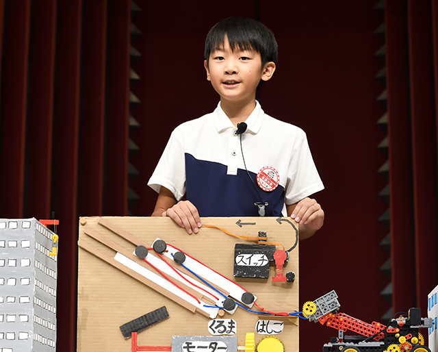 大阪・狭山池前教室　花園 明良君（小4）作品名「ロボットはしご車」2