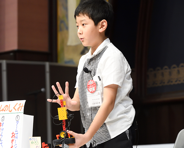 大阪・狭山池前教室／出張 幸樹君（小5）ロボットタイトル『めくろう、めくろう、めくろーボ』1