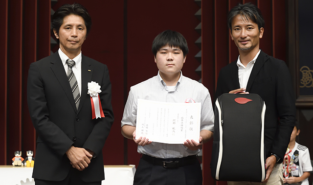協賛社特別賞 宮城・富沢駅前教室 阿部 航汰君（高1） ロボットタイトル『二足歩行ロボット』画像01