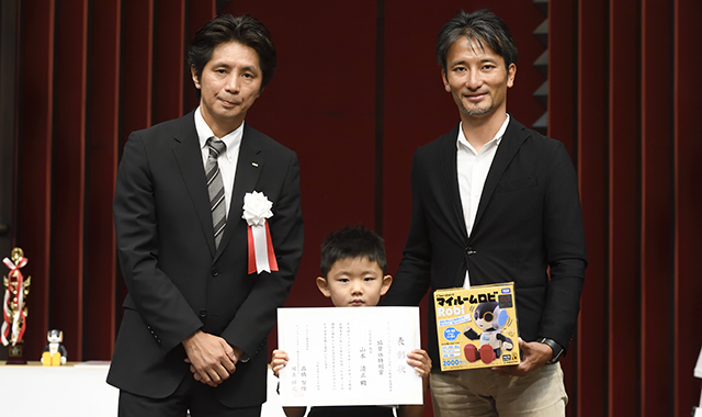 協賛社特別賞 茨城・小美玉堅倉教室 山本 清正君（小1） ロボットタイトル『クジャクロボ』画像01