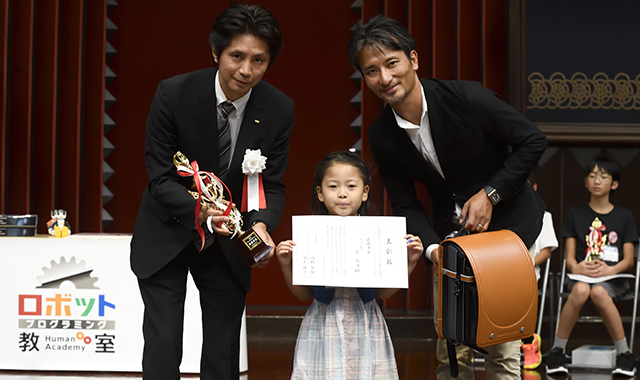 プライマリーコースの部 埼玉・ウニクス南古谷教室／星 果凜さん（年長） ロボットタイトル『てつぼうクルクルくん』